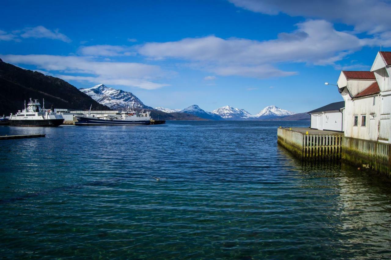 Lofoten Gate Hostel Lodingen Exterior photo